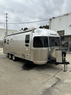 25’ AIRSTREAM FLYING CLOUD FB25