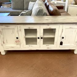 New 70” TV Stand 🔥🔥 SOLID WOOD