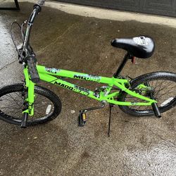 Maddgear kids bike; 19inch tires