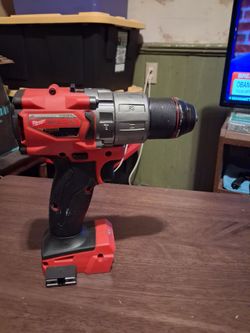 Milwaukee m18 hammer drill