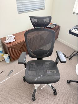 Hyken Ergonomic Mesh Office Chair - Like New