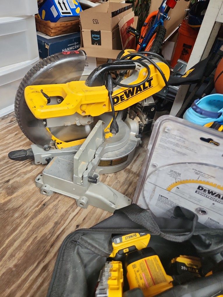 12in Double Bevel Dewalt Mitersaw 