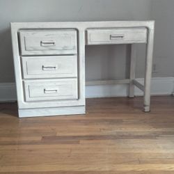 Wooden desk with drawers 
