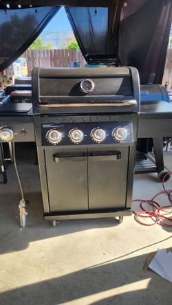Member’s Mark Pro Series 4-Burner Gas Grill with Thermostatic Control
