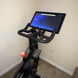 NEW YEARS RESOLUTION: Peloton Bike – Excellent Condition (Fixed Screen) – $800