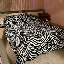 Complete Bedroom Set, Queen Bed, Headboard, Dresser Mirror, Dresser, Two Nightstand 