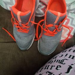 New Balance Womans Shoes 