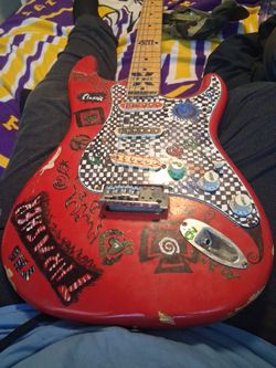 A custom painted electric guitar made byFender and Gibson