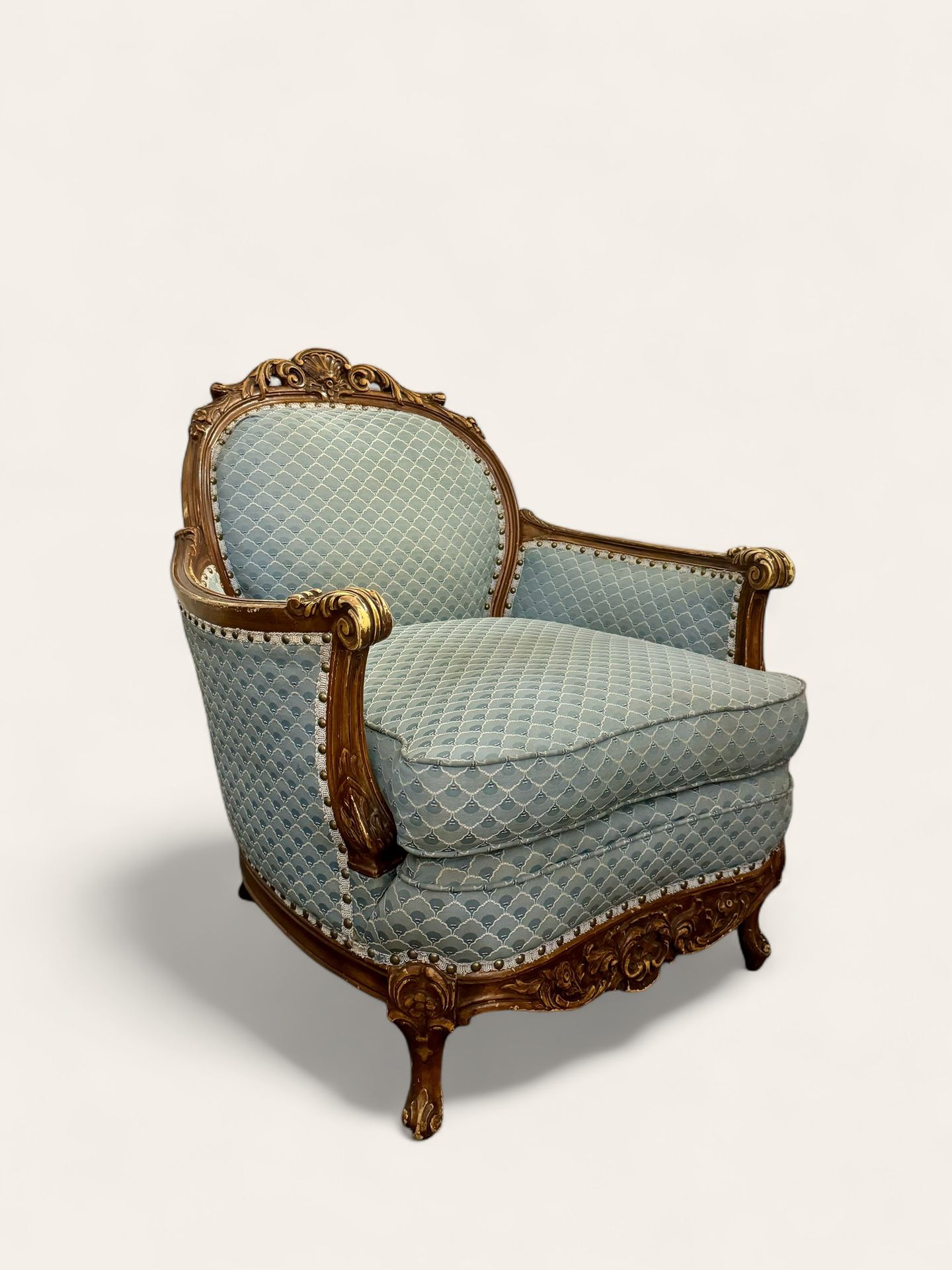 Gorgeous and Comfortable Louis XV Victorian style Antique Armchair in Blue