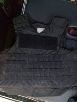 Black Tactical Plate Carrier Vest