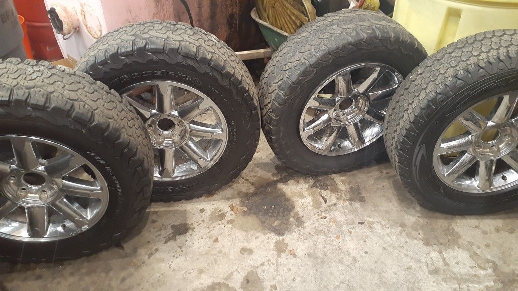 4 20 inch 6 lug GMC rims one rim is broken