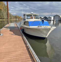 1968 26ft Chris-Craft Commander – Classic Fiberglass Cruiser | 640 Hours