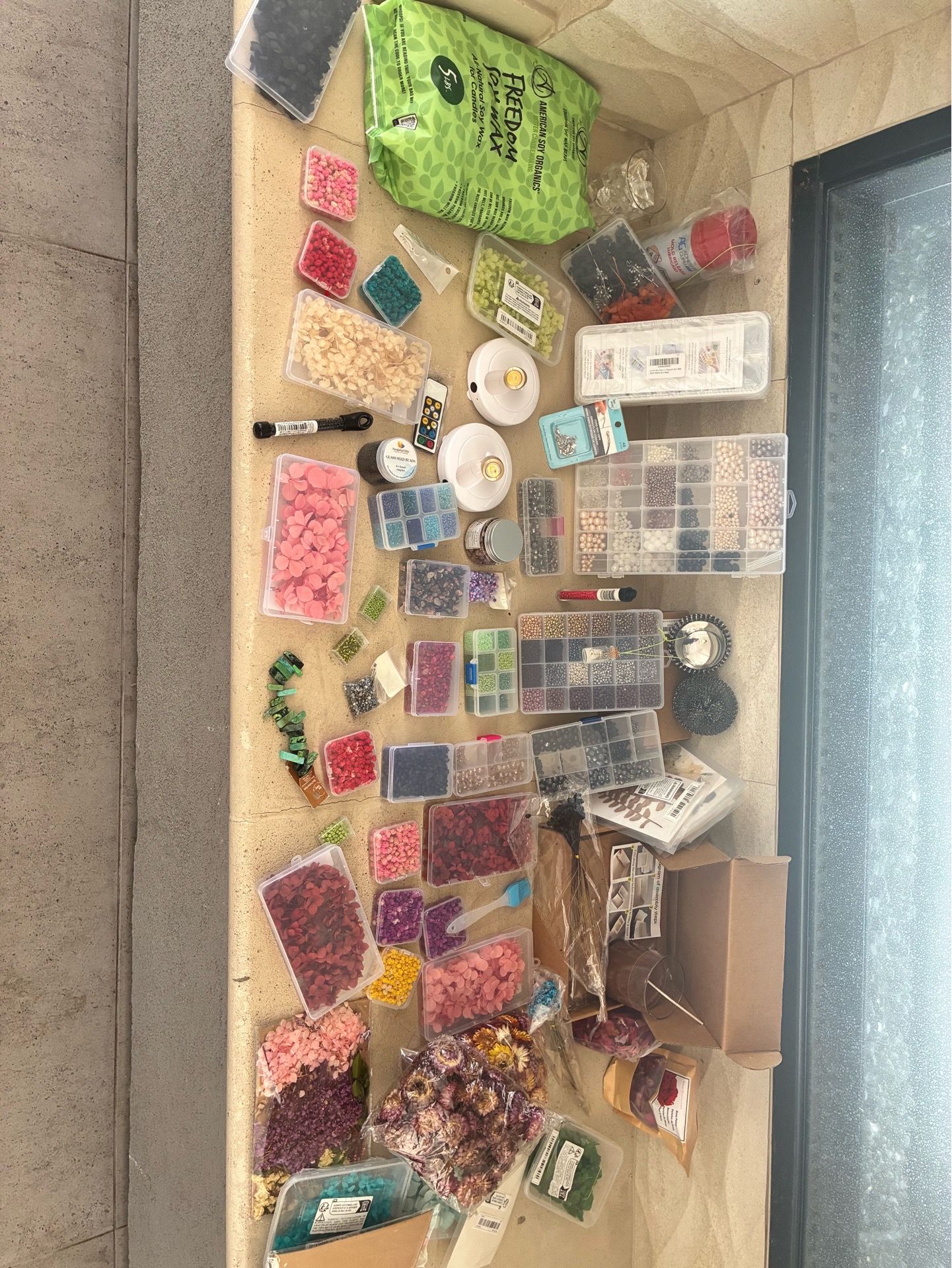 Arts and crafts beads resin glue/fine arts