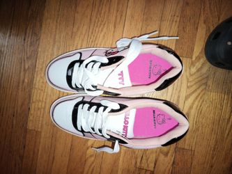 Hello Kitty Shoes