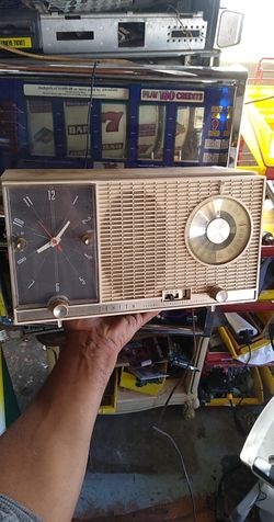 Working antique tube zenith radio