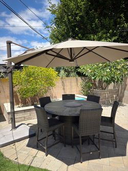 Outdoor Cantilever Umbrella