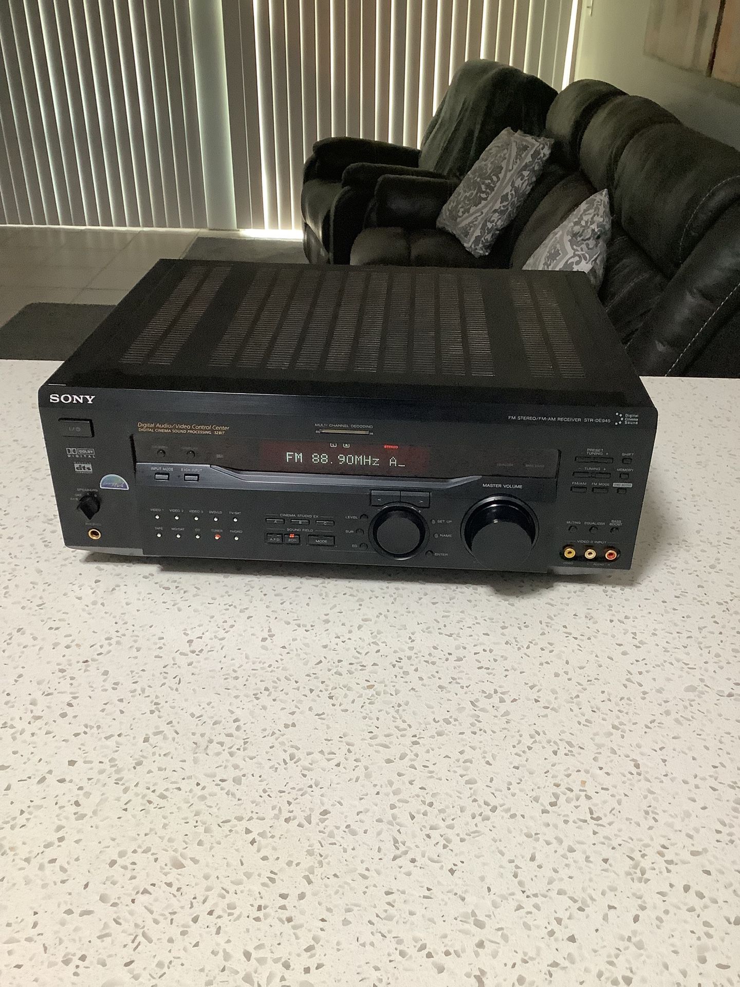 * Sony * High Power Home Theater Surround Sound & Stereo Receiver . Amazing Sounding Receiver In Like New Condition . Must See To Appreciate .