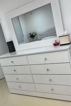 8 drawer white with mirror and Diamond knobs
