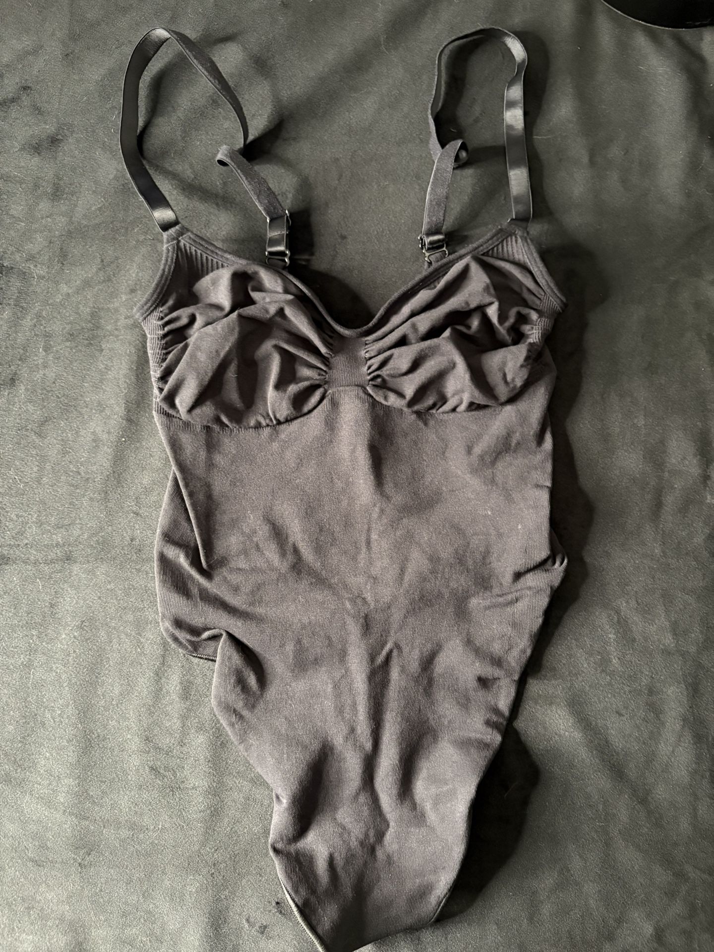 SKIMS SEAMLESS SCULPT THONG BODYSUIT
