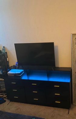 BLACK DRESSER