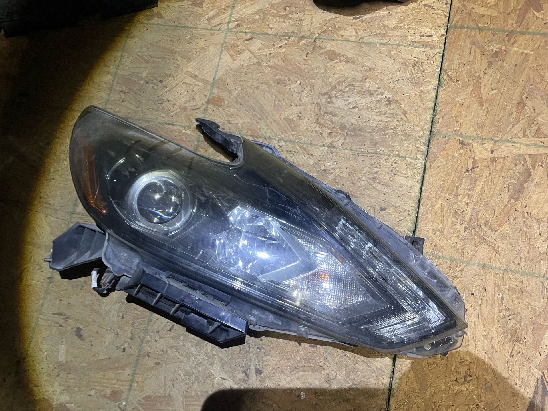 RIGHT SIDE HEADLIGHT 2016-2018 NISSAN ALTIMA