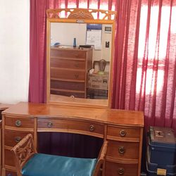 Vanity bench seat and mirror