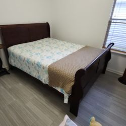 Queen Bed Wood Crafmanship