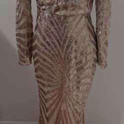 Very elegant dress, size M, in beautiful shine