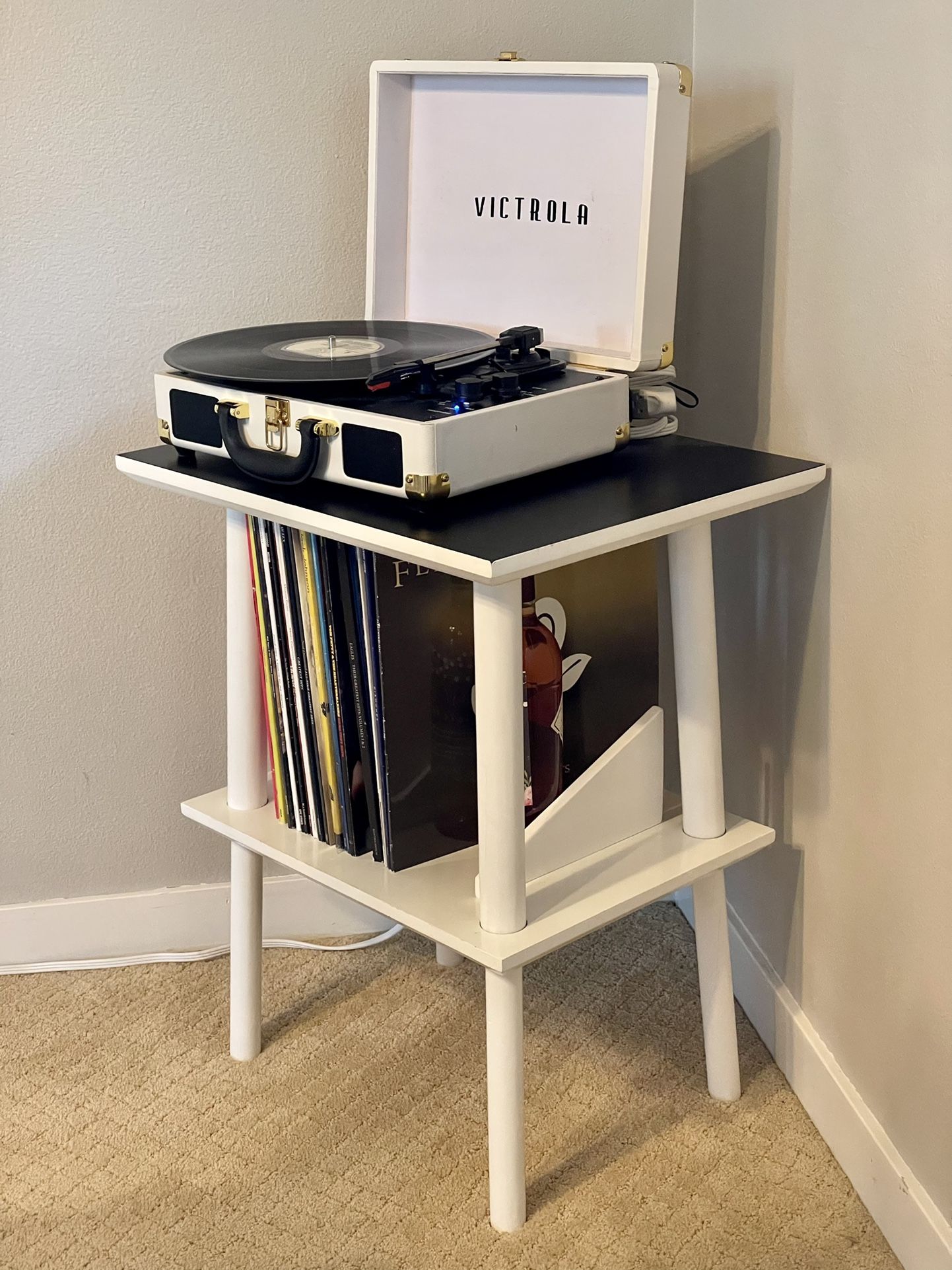 Record Player Stand/Table - White W/ Smooth Chalkboard Top