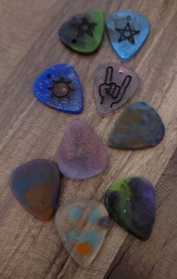 Guitar Pics And Case 