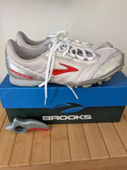 Unisex Brooks track shoes