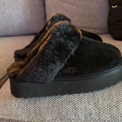Black Uggs Brand New Size Women’s  7