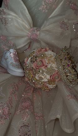 ✨ Authentic Moda 2000 Quinceañera Dress – Complete Package – $2,550 OBO ✨