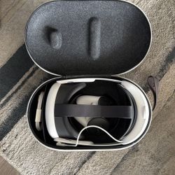 Meta quest 3 512 GB w/ Extended Battery and Travel Case