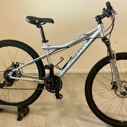 Gorgeous GT Mountain (1-owner) - Like New, Disc brakes, Free Extras 