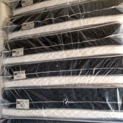 💤🛏️Mattress 12" Inches
🟨 All sizes🛏️💤
🔵Pillow top🛏️
⚪Same day delivery 🚚
🟢Queen sizes $199
🟡Full sizes $ 180
🟠Twin sizes $150
🟣cal King $