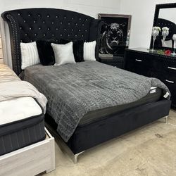 King  bed frame  Mattress included  New in a box   Bed frame and mattress only $899  ☎️📲(213)713-74-89  Cama king  Colchon Incluido  Nueva en Caja