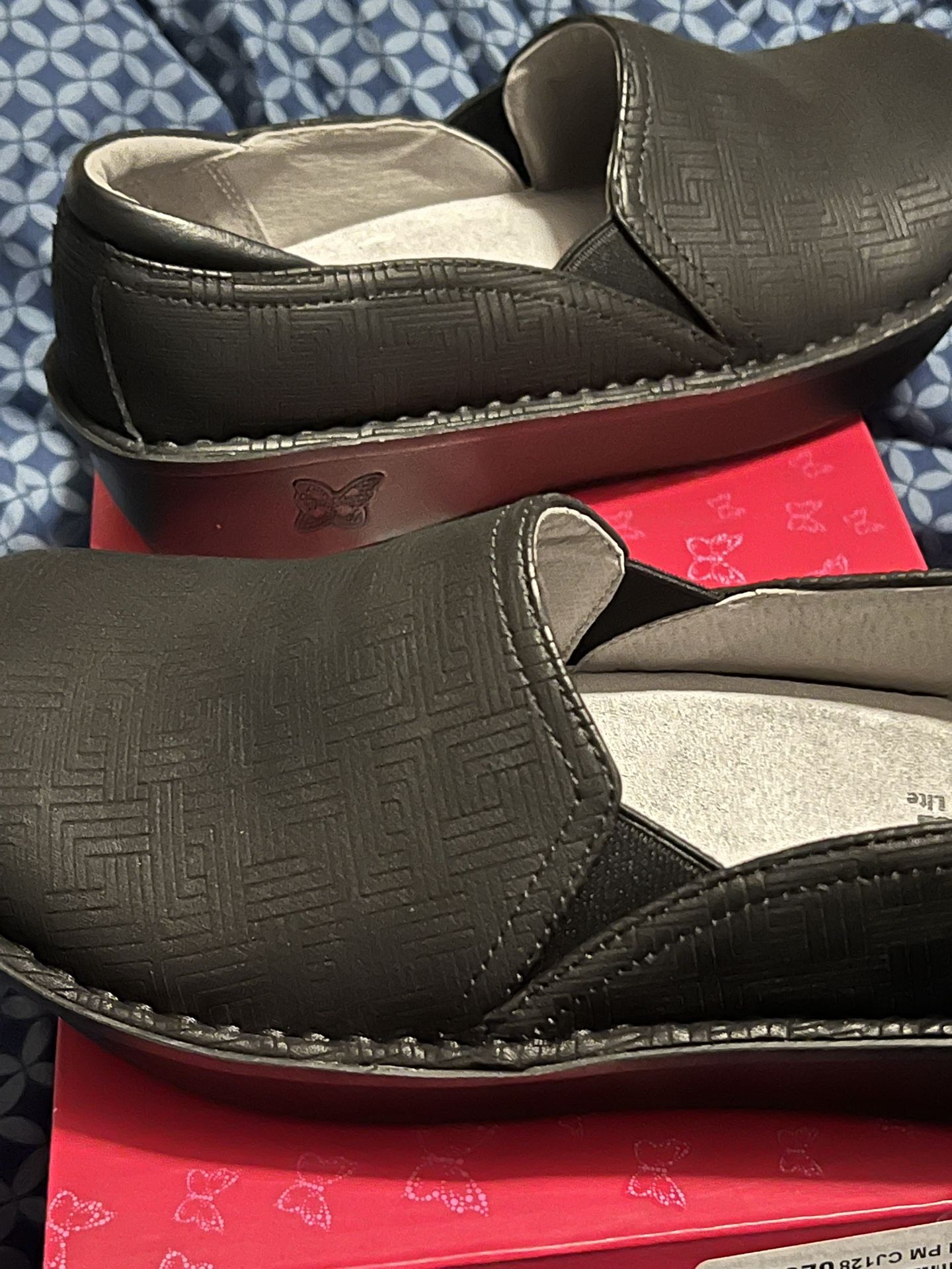 NEW Alegria DEB-7579 Lock In Slip-On Black size 39-US 8.5-9