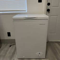 Insignia 3.5 Cu. Ft. Chest Freezer