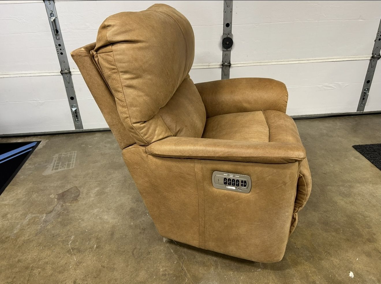 Lazy Boy Recliner (Electric)