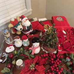 🎄 Holiday Decor Bundle – $49 OBO