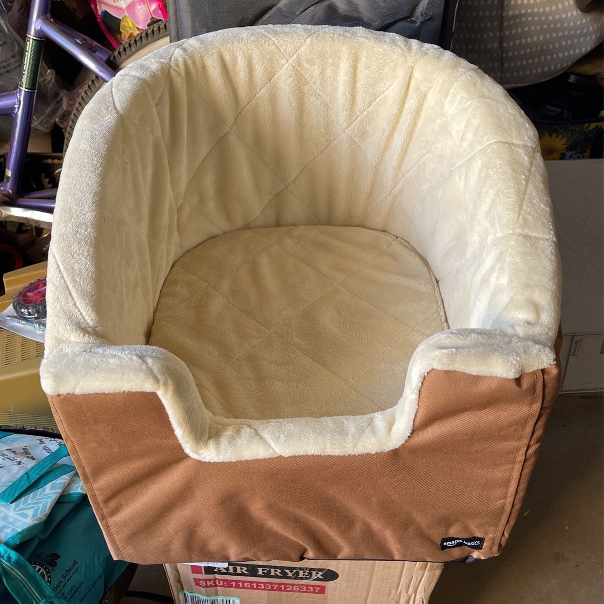 Doggy bed with Seatbelt