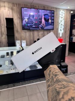 Brand New Apple Watch SE 2nd GEN WiFi + Cellular - Black (Unlocked) + Warranty