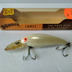 Vintage Bomber Striper A Fishing Lure Extra Deep BA01 White New w/Box for  Sale in Emory, TX - OfferUp