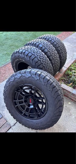 New style rims Toyota Tacoma TRD rims and tires