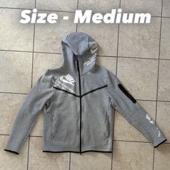 Clean Gray Nike Tech