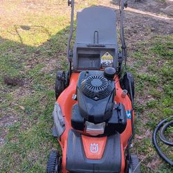 Husqvarna Self Propled Lawn Mower Works Great With Bag  125.00