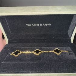 AUTHENTIC BRAND NEW VAN CLIFF BRACELETS WITH BOX AND BAG $3500