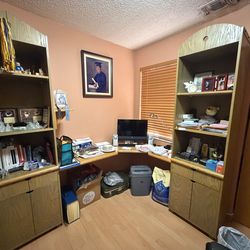 Floating desk with towers
