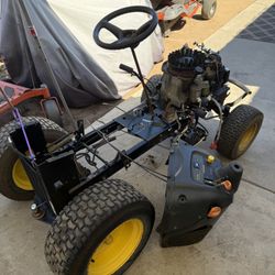 JOHN DEERE L130 RIDING LAWN MOWER 